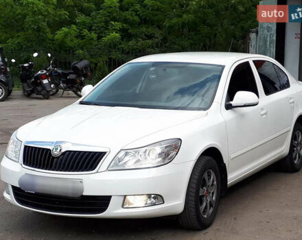 Білий Шкода Октавія, об'ємом двигуна 1.8 л та пробігом 250 тис. км за 8700 $, фото 1 на Automoto.ua