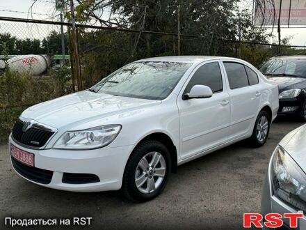 Шкода Октавия 2012 в Полтаве на Automoto.ua Белый Шкода Октавия, объемом двигателя 1.6 л и пробегом 220 тыс. км за 8800 $, фото 1 на Automoto.ua