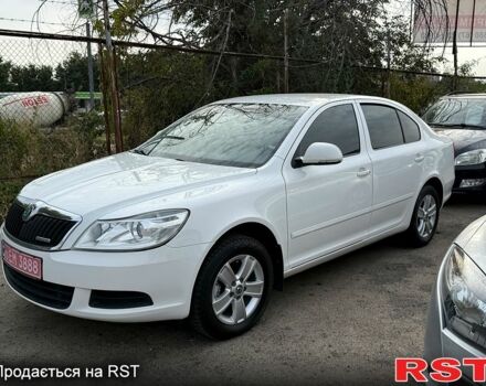 Білий Шкода Октавія, об'ємом двигуна 1.6 л та пробігом 220 тис. км за 8800 $, фото 1 на Automoto.ua