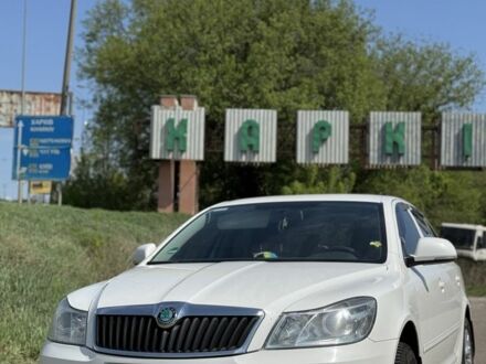 Белый Шкода Октавия, объемом двигателя 1.6 л и пробегом 180 тыс. км за 7800 $, фото 1 на Automoto.ua