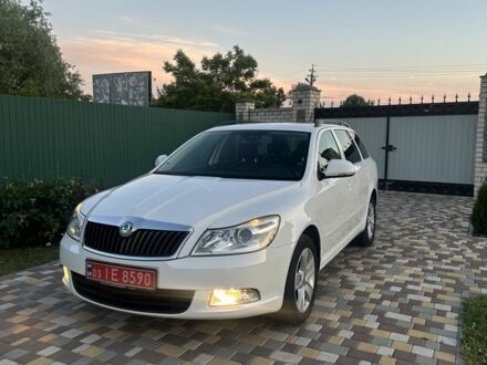 Белый Шкода Октавия, объемом двигателя 2 л и пробегом 240 тыс. км за 8800 $, фото 1 на Automoto.ua
