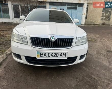 Белый Шкода Октавия, объемом двигателя 1.6 л и пробегом 220 тыс. км за 8400 $, фото 1 на Automoto.ua