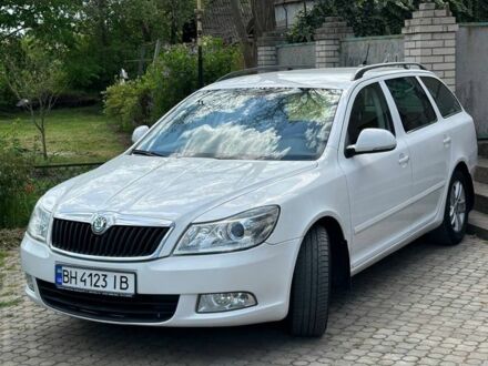 Шкода Октавия 2012 в Любашевке на Automoto.ua Белый Шкода Октавия, объемом двигателя 1.2 л и пробегом 177 тыс. км за 6900 $, фото 1 на Automoto.ua