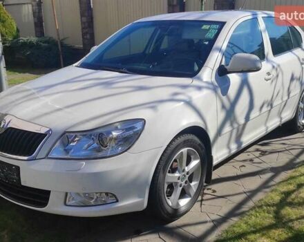 Белый Шкода Октавия, объемом двигателя 1.97 л и пробегом 300 тыс. км за 8000 $, фото 1 на Automoto.ua