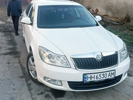 Белый Шкода Октавия, объемом двигателя 1.6 л и пробегом 215 тыс. км за 7500 $, фото 1 на Automoto.ua