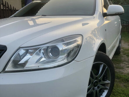 Білий Шкода Октавія, об'ємом двигуна 1.6 л та пробігом 307 тис. км за 7900 $, фото 1 на Automoto.ua