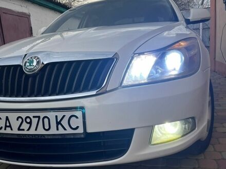 Белый Шкода Октавия, объемом двигателя 1.8 л и пробегом 215 тыс. км за 7500 $, фото 1 на Automoto.ua