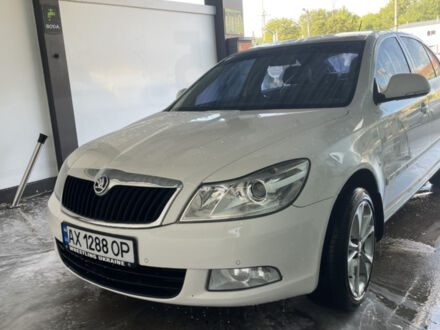 Білий Шкода Октавія, об'ємом двигуна 1.6 л та пробігом 170 тис. км за 7500 $, фото 1 на Automoto.ua