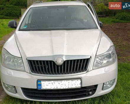 Белый Шкода Октавия, объемом двигателя 1.6 л и пробегом 255 тыс. км за 3400 $, фото 1 на Automoto.ua