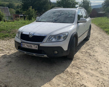 Белый Шкода Октавия, объемом двигателя 2 л и пробегом 247 тыс. км за 10500 $, фото 1 на Automoto.ua