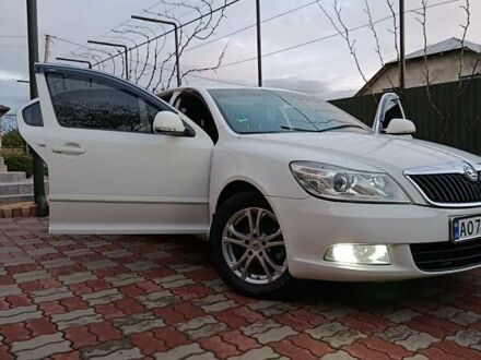 Белый Шкода Октавия, объемом двигателя 1.6 л и пробегом 201 тыс. км за 8350 $, фото 1 на Automoto.ua