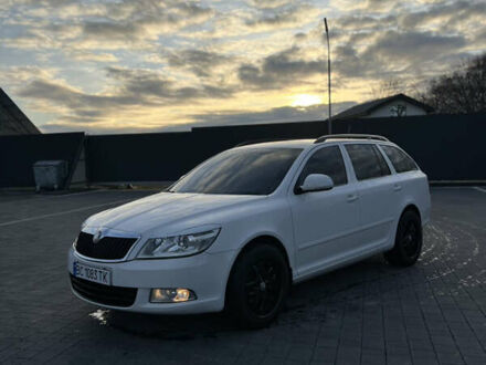 Белый Шкода Октавия, объемом двигателя 1.6 л и пробегом 235 тыс. км за 7800 $, фото 1 на Automoto.ua