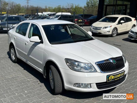 Шкода Октавія 2012 у Чернівцях на Automoto.ua Білий Шкода Октавія, об'ємом двигуна 1.6 л та пробігом 123 тис. км за 8600 $, фото 1 на Automoto.ua