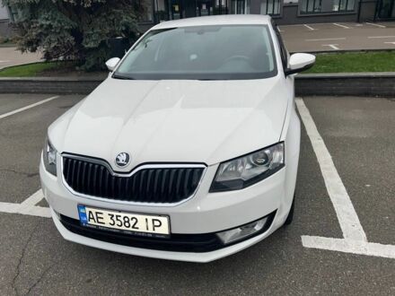 Белый Шкода Октавия, объемом двигателя 1.8 л и пробегом 217 тыс. км за 10000 $, фото 1 на Automoto.ua