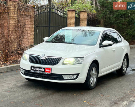 Білий Шкода Октавія, об'ємом двигуна 1.8 л та пробігом 217 тис. км за 9490 $, фото 1 на Automoto.ua
