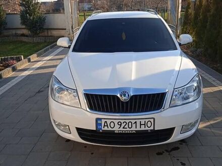 Шкода Октавия 2013 в Хусте на Automoto.ua Белый Шкода Октавия, объемом двигателя 2 л и пробегом 235 тыс. км за 8600 $, фото 1 на Automoto.ua