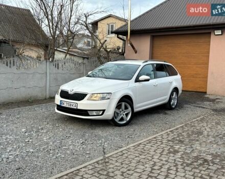 Белый Шкода Октавия, объемом двигателя 1.6 л и пробегом 219 тыс. км за 10999 $, фото 1 на Automoto.ua