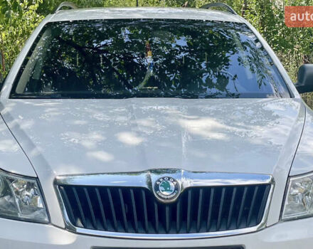 Белый Шкода Октавия, объемом двигателя 1.6 л и пробегом 170 тыс. км за 10000 $, фото 1 на Automoto.ua