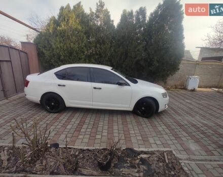 Белый Шкода Октавия, объемом двигателя 1.6 л и пробегом 329 тыс. км за 12000 $, фото 1 на Automoto.ua