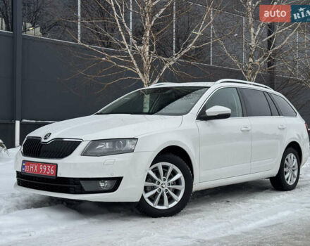 Белый Шкода Октавия, объемом двигателя 2 л и пробегом 229 тыс. км за 13800 $, фото 1 на Automoto.ua
