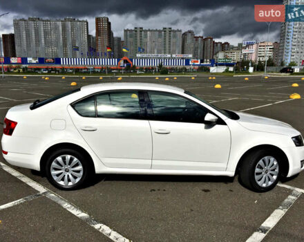 Белый Шкода Октавия, объемом двигателя 1.8 л и пробегом 170 тыс. км за 14000 $, фото 1 на Automoto.ua