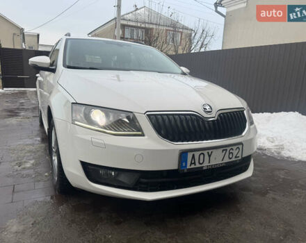 Белый Шкода Октавия, объемом двигателя 1.6 л и пробегом 230 тыс. км за 10500 $, фото 1 на Automoto.ua