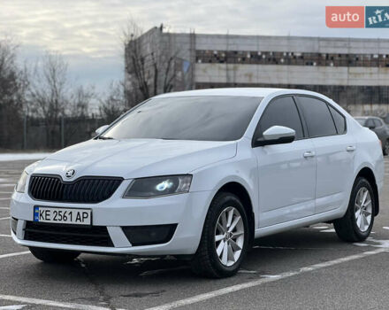 Белый Шкода Октавия, объемом двигателя 2 л и пробегом 230 тыс. км за 13500 $, фото 1 на Automoto.ua