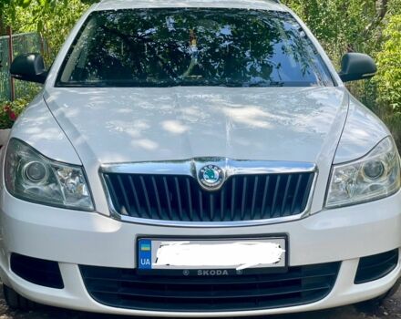 Білий Шкода Октавія, об'ємом двигуна 1.6 л та пробігом 180 тис. км за 9700 $, фото 1 на Automoto.ua
