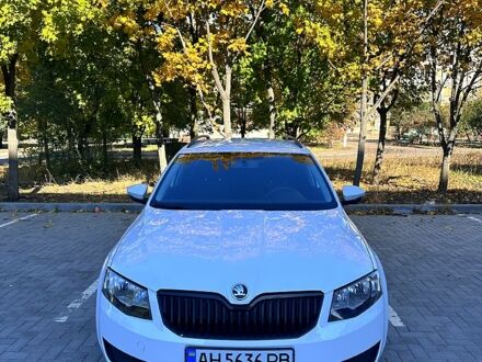 Шкода Октавия 2015 в Краматорске на Automoto.ua Белый Шкода Октавия, объемом двигателя 1.6 л и пробегом 184 тыс. км за 12400 $, фото 1 на Automoto.ua