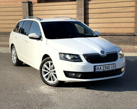 Білий Шкода Октавія, об'ємом двигуна 2 л та пробігом 242 тис. км за 12800 $, фото 1 на Automoto.ua