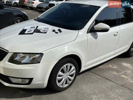 Шкода Октавия 2015 в Киеве на Automoto.ua Белый Шкода Октавия, объемом двигателя 1.4 л и пробегом 274 тыс. км за 10000 $, фото 1 на Automoto.ua