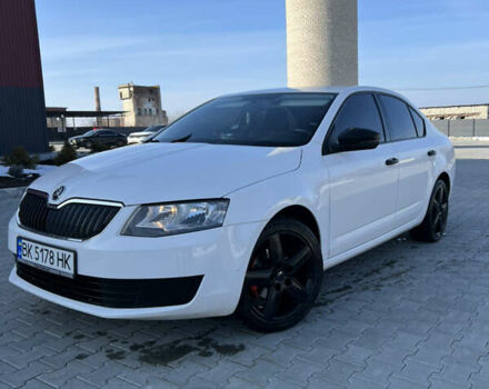 Белый Шкода Октавия, объемом двигателя 1.6 л и пробегом 335 тыс. км за 10400 $, фото 1 на Automoto.ua