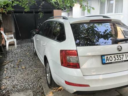 Шкода Октавия 2015 в Ужгороде на Automoto.ua Белый Шкода Октавия, объемом двигателя 1.6 л и пробегом 365 тыс. км за 12200 $, фото 1 на Automoto.ua
