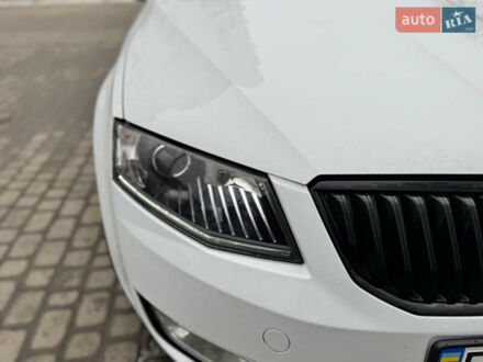 Белый Шкода Октавия, объемом двигателя 1.6 л и пробегом 253 тыс. км за 10500 $, фото 1 на Automoto.ua