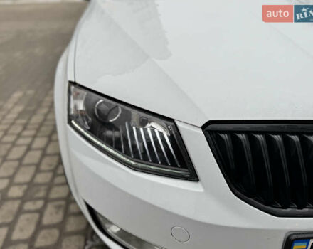 Белый Шкода Октавия, объемом двигателя 1.6 л и пробегом 253 тыс. км за 10500 $, фото 1 на Automoto.ua