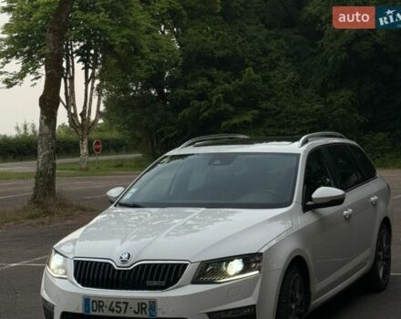 Белый Шкода Октавия, объемом двигателя 2 л и пробегом 218 тыс. км за 11628 $, фото 1 на Automoto.ua