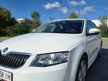 Шкода Октавия 2015 в Ужгороде на Automoto.ua Белый Шкода Октавия, объемом двигателя 2 л и пробегом 274 тыс. км за 11900 $, фото 1 на Automoto.ua