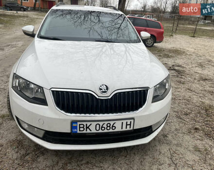Белый Шкода Октавия, объемом двигателя 1.6 л и пробегом 330 тыс. км за 11400 $, фото 1 на Automoto.ua