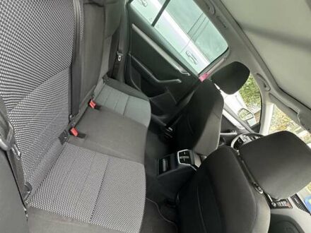 Белый Шкода Октавия, объемом двигателя 1.6 л и пробегом 221 тыс. км за 12000 $, фото 1 на Automoto.ua