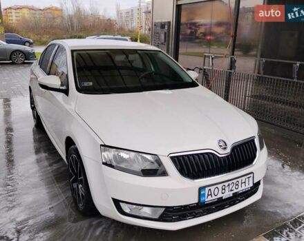 Білий Шкода Октавія, об'ємом двигуна 1.6 л та пробігом 230 тис. км за 10000 $, фото 1 на Automoto.ua