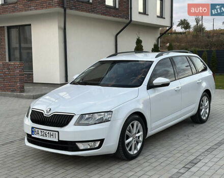 Білий Шкода Октавія, об'ємом двигуна 1.6 л та пробігом 290 тис. км за 11600 $, фото 1 на Automoto.ua