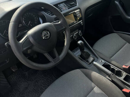 Белый Шкода Октавия, объемом двигателя 1.2 л и пробегом 322 тыс. км за 8300 $, фото 1 на Automoto.ua