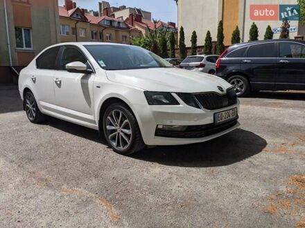 Білий Шкода Октавія, об'ємом двигуна 2 л та пробігом 250 тис. км за 13600 $, фото 1 на Automoto.ua