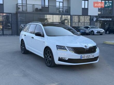 Шкода Октавия 2017 в Ужгороде на Automoto.ua Белый Шкода Октавия, объемом двигателя 1.97 л и пробегом 330 тыс. км за 13800 $, фото 1 на Automoto.ua