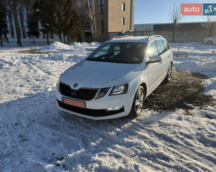 Белый Шкода Октавия, объемом двигателя 1.97 л и пробегом 205 тыс. км за 15500 $, фото 1 на Automoto.ua