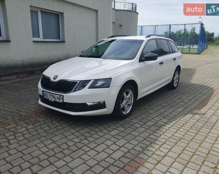 Белый Шкода Октавия, объемом двигателя 1.6 л и пробегом 198 тыс. км за 12750 $, фото 1 на Automoto.ua
