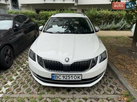Белый Шкода Октавия, объемом двигателя 2 л и пробегом 226 тыс. км за 16950 $, фото 1 на Automoto.ua