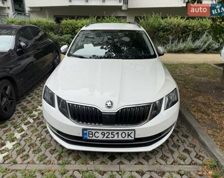Белый Шкода Октавия, объемом двигателя 2 л и пробегом 226 тыс. км за 16950 $, фото 1 на Automoto.ua
