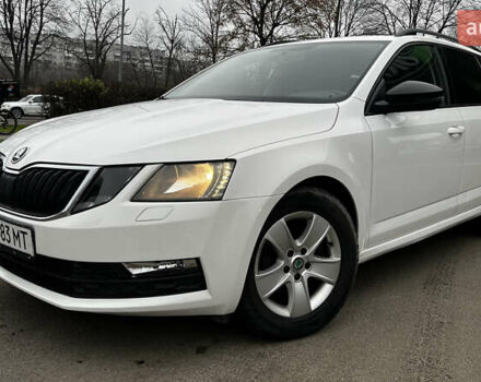 Белый Шкода Октавия, объемом двигателя 1.6 л и пробегом 198 тыс. км за 12200 $, фото 1 на Automoto.ua