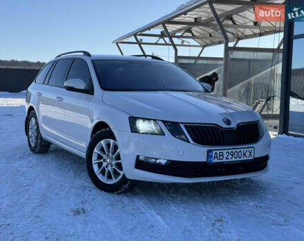 Білий Шкода Октавія, об'ємом двигуна 1.6 л та пробігом 285 тис. км за 13777 $, фото 1 на Automoto.ua